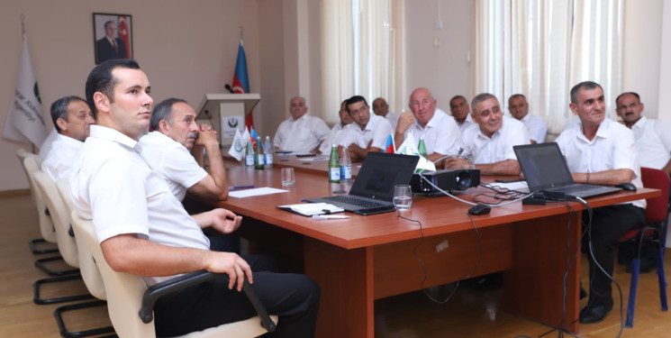 20.08.2026-ci il tarixdə Aqrar Xidmətlər Agentliyinin Heyvan Sağlamlığı və Baytarlıq Xidmətləri Mərkəzinin Zərdab rayon Heyvan Sağlamlığı və Baytarlıq Xidmətləri İdarəsində “İdeoloji Maarifləndirmə Konsepsiyası” ilə bağlı növbəti görüş keçirilib